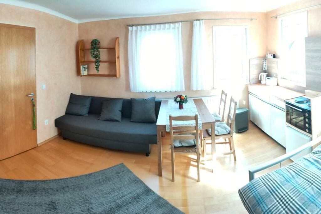 Zentrale & Ruhige Ferienwohnung Mossingen Bagian luar foto